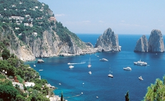 Approdo allo Scoglio delle Sirene di Capri, vincono i charter della penisola sorrentina