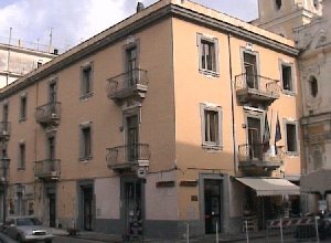 Rischio caduta intonaci dall’edificio scolastico di piazza Tasso