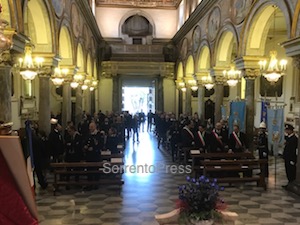 Toccante cerimonia per la Virgo Fidelis in penisola sorrentina