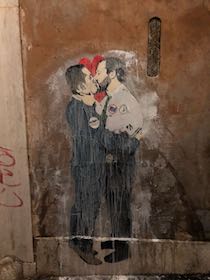 Domani sera TvBoy (autore del murales del bacio Salvini-Di Maio) apre il Sorrento Young Art