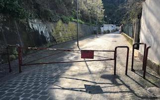 Contro vandali e abbandono di rifiuti spiagge chiuse di notte a Vico Equense