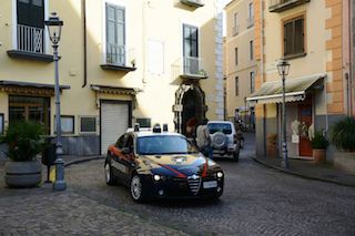 Aggredisce personale di un hotel di Sorrento e sputa ai carabinieri, donna cinese di 46 anni in manette