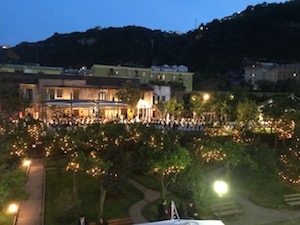 Nel parco di Villa Fiorentino a Sorrento il teatro dal vivo di Racconti per Ricominciare