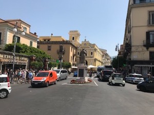 Stop ai bus nel centro di Sorrento, il provvedimento è definitivo