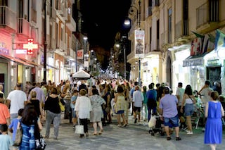 Da domani stop obbligo mascherine all’aperto in Campania