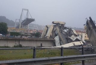 Il drammatico video del crollo del ponte Morandi di Genova