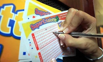 SuperEnalotto. A Napoli il jackpot da 100 milioni di euro