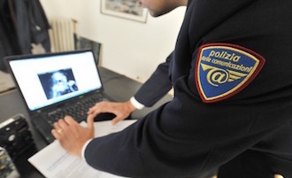 Truffe shopping di Natale online, alert della Polizia Postale di Napoli