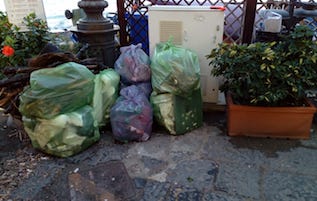 Proseguono gli interventi per la pulizia delle spiagge di Sorrento