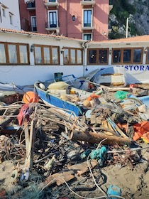 Sorrento: Iniziata la bonifica di Marina Grande dopo la mareggiata – foto –