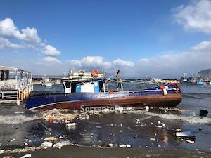 Sorrento: Pescatori rischiano la vita per la loro barca – video –