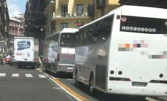 Tassa di ingresso per i bus turistici a Napoli, esentati i pacchetti già venduti