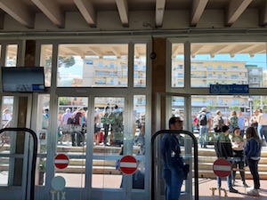 Stazione Eav di Sorrento: Colpisce con una testata il capotreno perché non vuole fare il biglietto