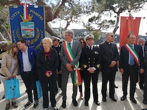 La Nave del Cuore in viaggio tra Castellammare e Sorrento