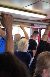 Campania Express soppresso, ressa sui treni Eav