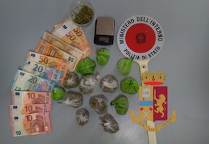 Pusher inglese 19enne arrestato a Capri – foto –