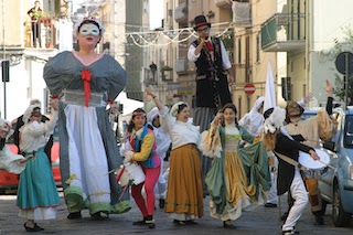 A Sorrento il Gran Ballo di Pulcinella e La Santa Allegrezza