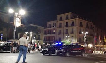 Rissa con coltellate a Sorrento, chiuso locale per 15 giorni