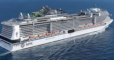 La Msc Grandiosa arriva a Napoli, a bordo con il braccialetto anti Covid