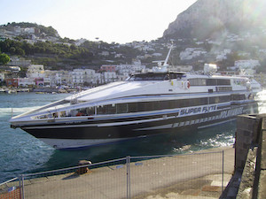 Vie del mare Sorrento-Napoli, garantite 3 partenze al giorno