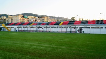 Scritte contro la polizia allo stadio di Sorrento, società e tifosi prendono le distanze