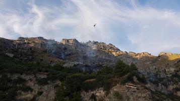 Incendio a Tordigliano, in salvo bagnanti bloccati sulla spiaggia