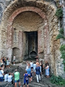 Grande partecipazione alla visita ai ninfei romani di Sorrento