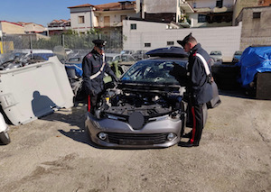 Auto rubate a rivendute a pezzi in provincia di Napoli – video –