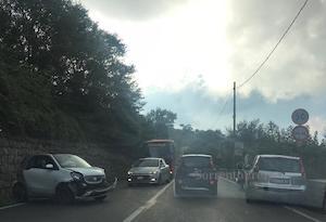 Incidente al bivio tra le statali Sorrentina e Amalfitana, code – foto –