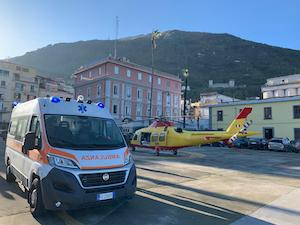 Ustionato grave trasferito in eliambulanza dal porto di Castellammare