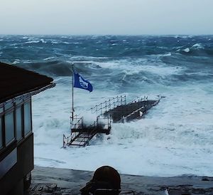 Temporali, vento e mareggiate, allerta fino a stasera