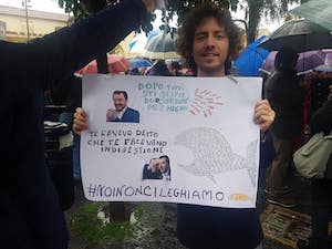 Salvini a Sorrento, la protesta pacifica e ironica dei fravagli