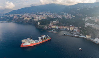 Completata la posa del cavo sottomarino per la nuova linea elettrica Sorrento-Capri