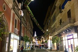 Sul corso Italia di Sorrento si passeggia a ritmo di musica