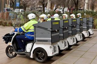 Svolta green di Poste Italiane, scooter a basse emissioni e mezzi elettrici a Napoli e provincia