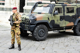 Troppa gente in strada, De Luca chiede altri 300 militari