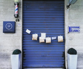 La curiosità. A Sorrento il kit per la barba sospeso