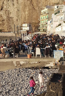 Niente scuola ma a Sorrento e dintorni tutti al mare o al bar