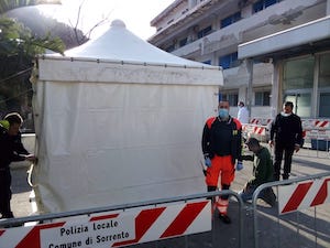 Da Fondazione Sorrento e Comune una tenda pre-triage per l’ospedale