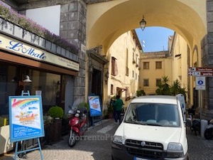 Oltre 150 pacchi distribuiti nel primo giorno del banco alimentare di Sorrento