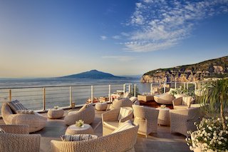 Costiera sorrentina. Riapre il Vista Sky Bar dell’hotel Mediterraneo