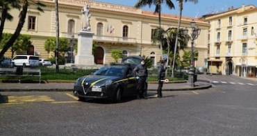 In giro per Sorrento due ore dopo aver fatto la spesa, multata