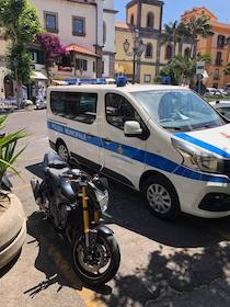 Controlli a tappeto della polizia municipale a Sorrento