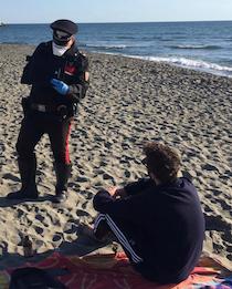 Controlli lungo le spiagge nel primo weekend della fase 2. Vietato prendere il sole