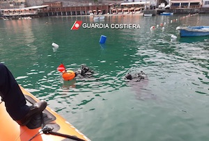 Ormeggi abusivi al porto di Vico Equense, blitz della Capitaneria – foto –