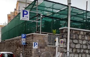 Il Comune ordina la chiusura di un parcheggio nel centro di Sorrento