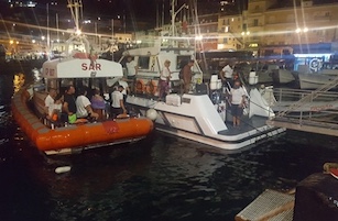 Barca in avaria con 14 persone a bordo soccorsa a Capri