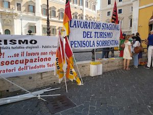 Sindaco, assessore e chef in piazza a Sorrento con i lavoratori del turismo