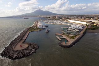 Vaccini drive in a persone con difficoltà motorie al Marina di Stabia