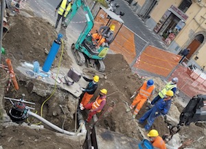 Fuga di gas dalle condotte del metano nel centro di Sorrento